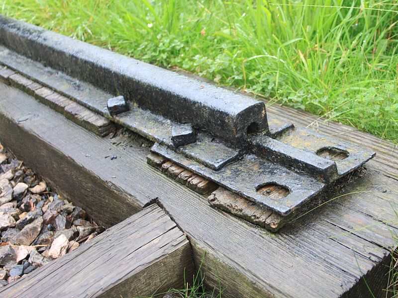 File:Crowcombe - bridge rail fishplate.jpg