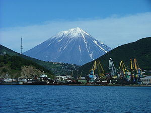 Petropávlovsk-Kamchatski: Historia, Demografía, Geografía