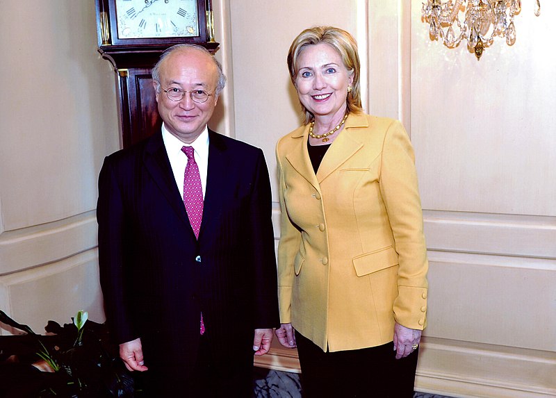 File:DG Amano Meets Hilary Clinton (01890021) (4643952121).jpg