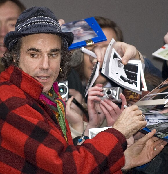 File:Daniel Day-Lewis (Berlin Film Festival 2008) 2.jpg