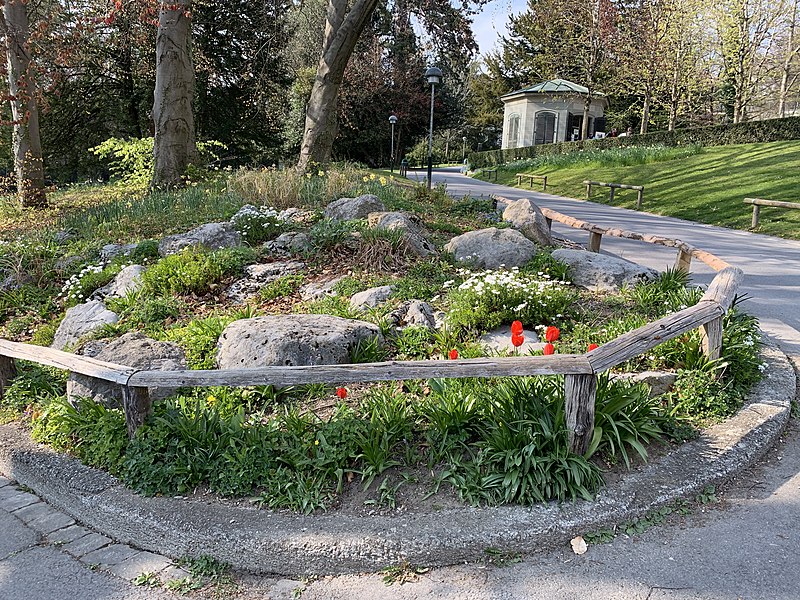 File:Dans le Parc de Mon-Repos, Lausanne, avril 2019.jpg