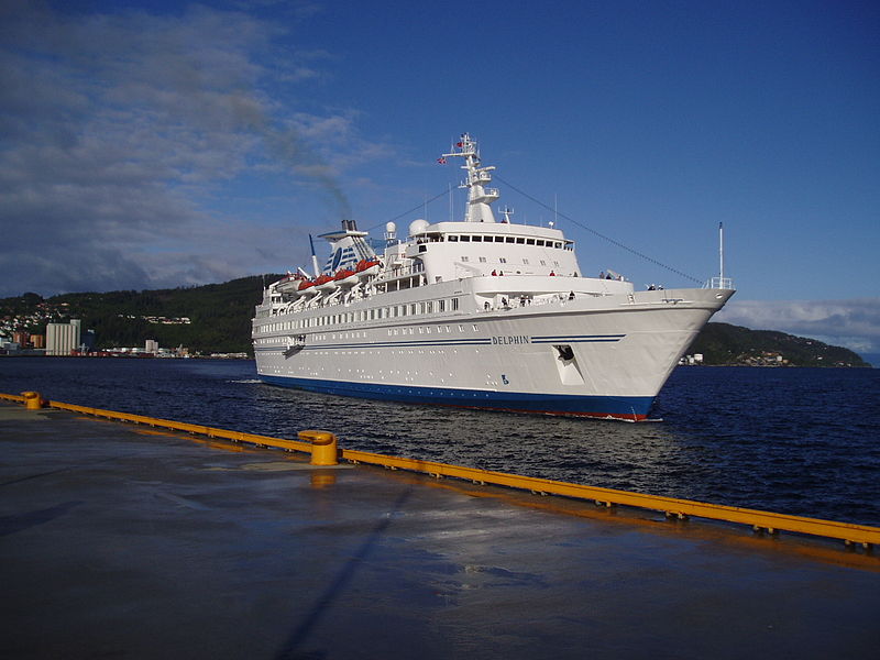 File:Delphin in Trondheim 2004.jpg