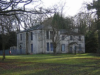 Linn House in 2005, prior to its refurbishment Derelict Mansion House in Linn Park, Glasgow - geograph.org.uk - 92223.jpg