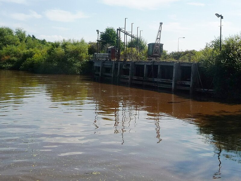 File:Disused wharf, east of Olympia Mill, Selby - geograph.org.uk - 5139204.jpg