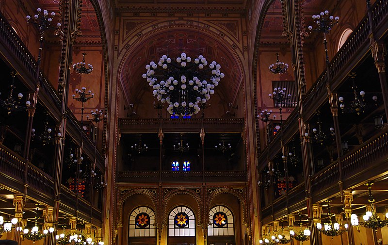 File:Dohány Street Synagogue in Pest, Budapest - Hungary (5132570488).jpg