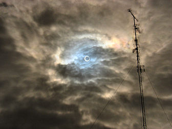 Éclipse annulaire du soleil à Valladolid le 3 octobre 2005. (définition réelle 1 152 × 864*)