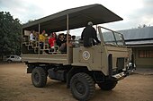 Samil Safari transport MPV El camion del safari.jpg