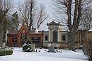 Schönefeld Cemetery: three rows of hereditary burials, consisting of grave walls and grave steles