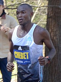 Maratona De Corrida Feminina. Mulher Campeã Atleta Superior Homens