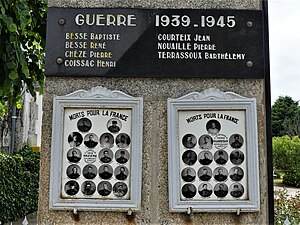 Détail : portraits des morts pour la France pendant la Première Guerre mondiale.