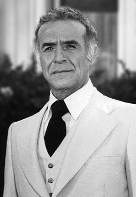 Fantasy Island'da Bay Roarke rolünde Ricardo Montalban (1977)