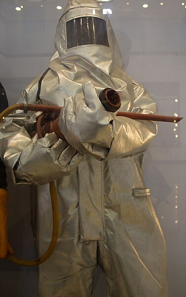 File:Fire Proximity Suit (at Visakha Museum).jpg