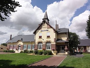 Fluquières (Aisne) mairie-école.JPG