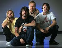 Die Foo Fighters 2009(v.l.n.r: Hawkins, Grohl, Mendel, Shiflett; ohne Smear)