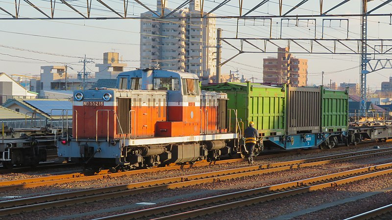 File:Freight train from Arako Station - 2.jpg