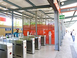 Fuenlabrada - Estación de La Serna, de Renfe Cercanías.JPG