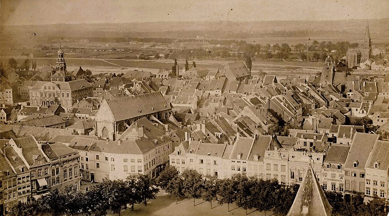 File:Gezicht op Maastricht met het stadhuis, RP-F-00-5099 (cropped).jpg