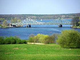 Glienicke-brug, gefotografeerd vanuit Babelsberg Park op 10 april 2009.