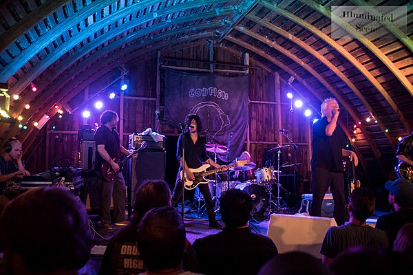 Guided by Voices performing in 2016. Left to right: Bobby Bare Jr., Mark Shue, Kevin March, Robert Pollard, Doug Gillard.