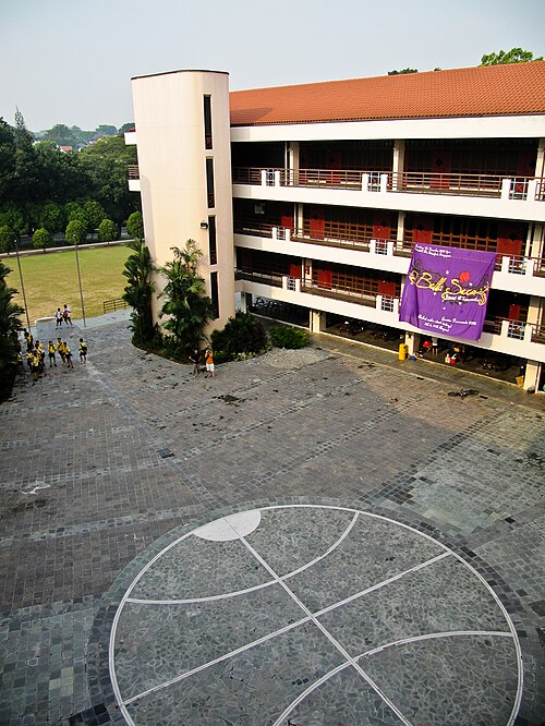 The Central Plaza of the college section, previously a part of Hwa Chong Junior College