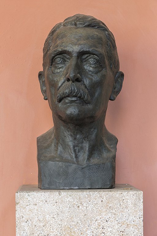 Hans von Arnim (Nr. 40) Bust in the Arkadenhof, University of Vienna-2134