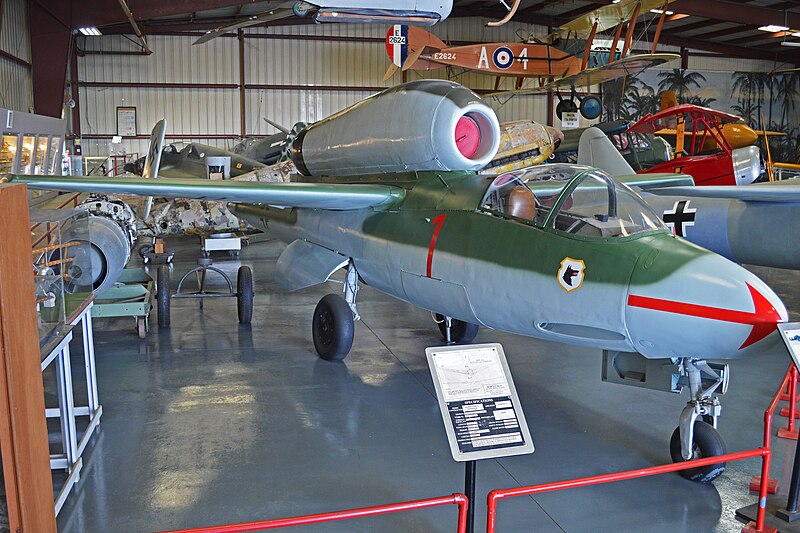 File:Heinkel He-162A-2 ‘120077 - red 1’ “nervenklau” (26824127706).jpg