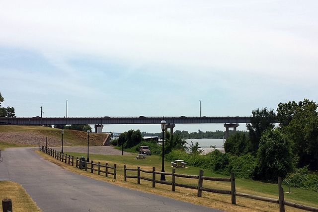 Bridge carrying US 64 over the Arkansas River in Van Buren