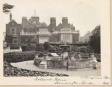 Holland House in 1907 by J. Benjamin Stone - Fountain.jpg