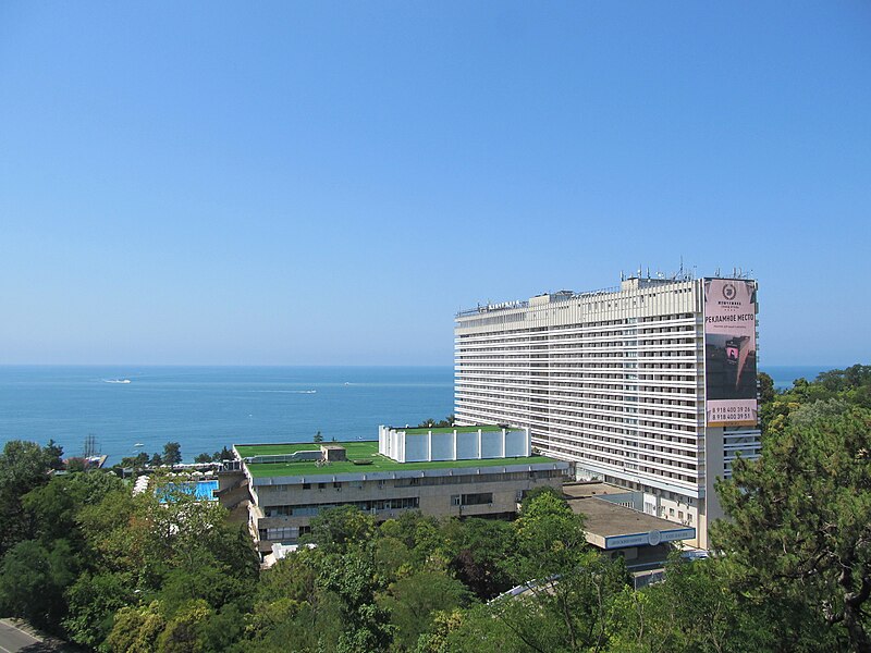 File:Hotel «Zhemchuzhina» (Sochi) View.jpg