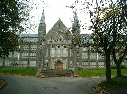 Le bâtiment principal de l'université norvégienne de sciences et de technologie.