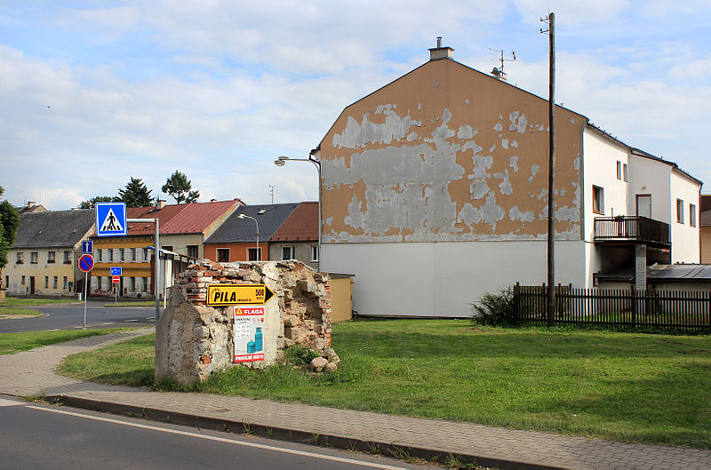 File:Hroznětín, ruins.jpg