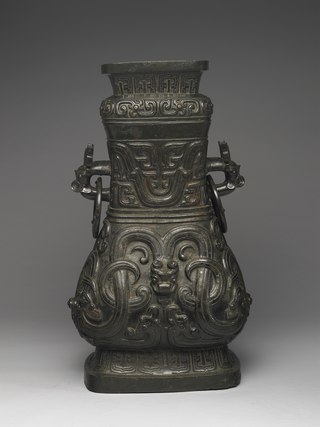 <span class="mw-page-title-main">Hu (vessel)</span> Type of ancient Chinese bronze vessel