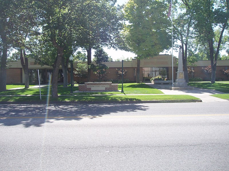 File:Hyrum, Utah Civic Center.jpeg