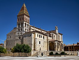 Iglesia de Santa Eulalia (36471664836).jpg