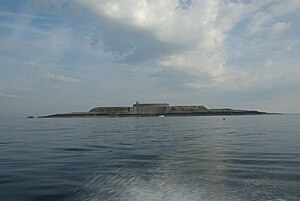 Île du Large avec une forteresse ronde