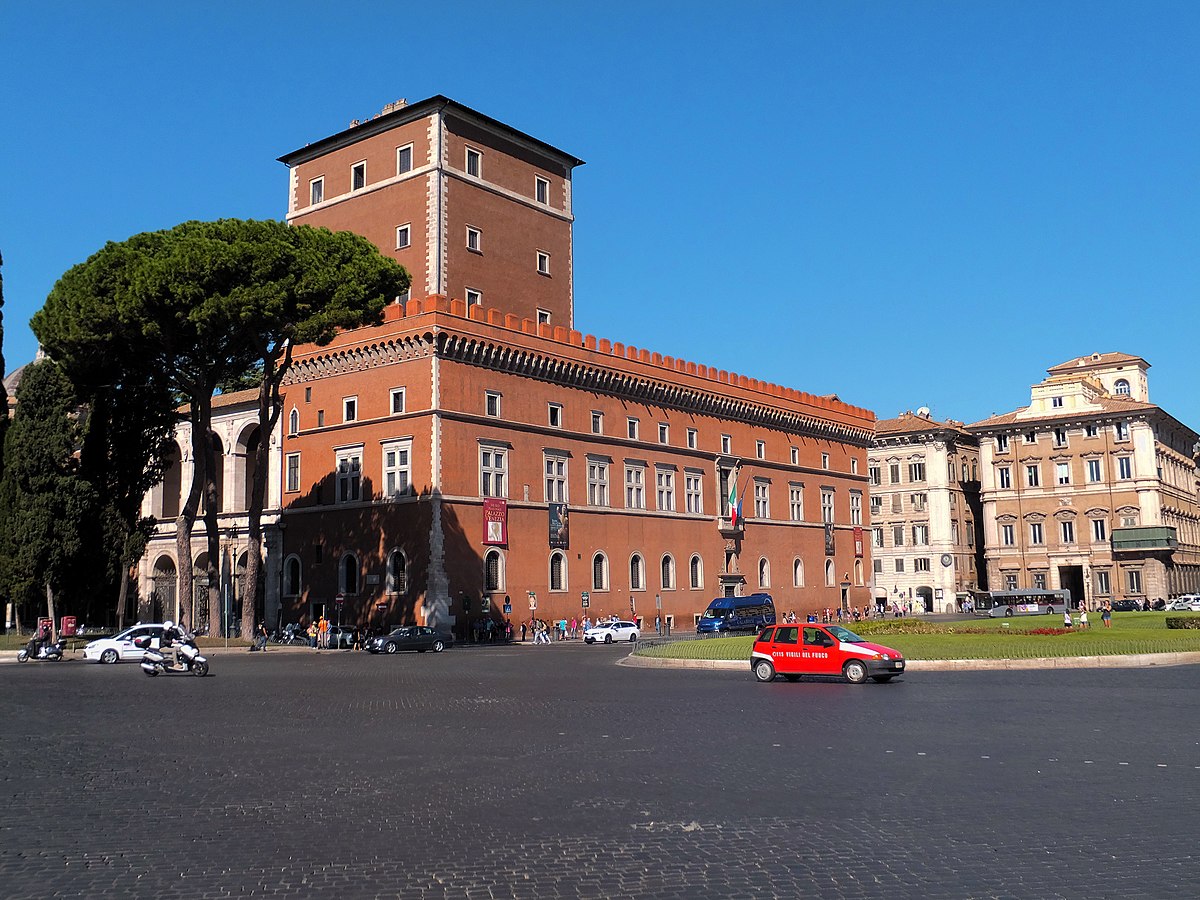 Дворец венеции рим