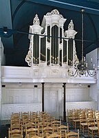 Interieur met orgel