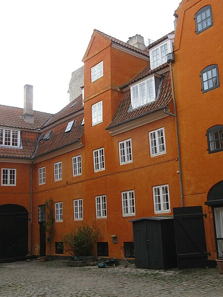 File:Irgens Gård - sidehus.jpg