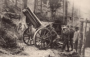 Italian Army - World War I - Italian troops and Prince Amedeo, Duke of Aosta with a Obice da 149-12 during the Third Battle of the Isonzo, 1915.jpg