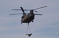 CH-47Jで吊り下げ輸送される120mm迫撃砲 RT