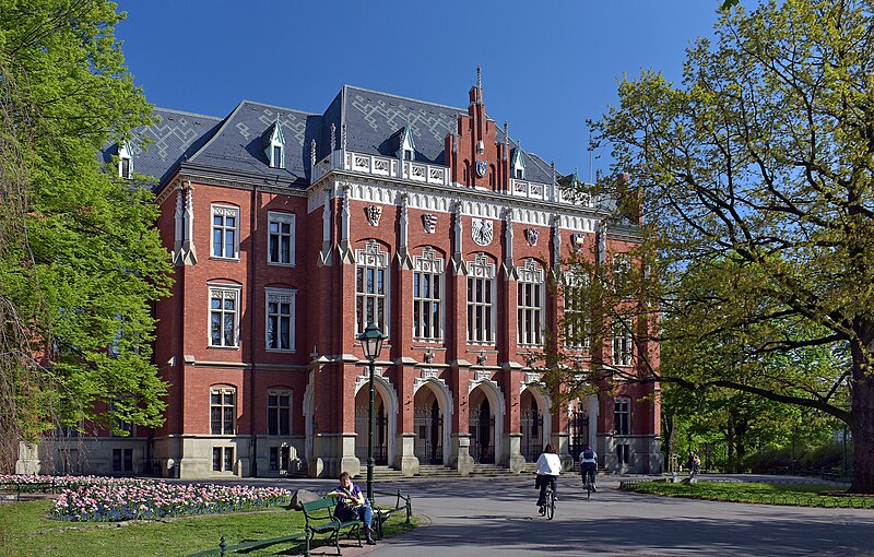 File:Jagiellonian University Collegium Novum, 1882 designed by Feliks Księżarski, 24 Gołębia street, Old Town, Krakow, Poland.jpg