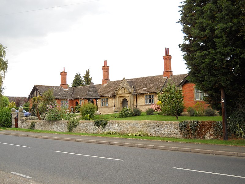 File:James Bradford Almshouses, Helpston - geograph.org.uk - 4144193.jpg