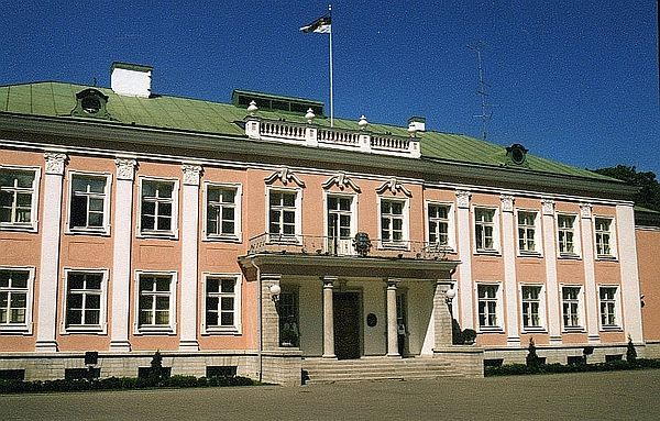 https://upload.wikimedia.org/wikipedia/commons/thumb/4/48/Kadriorg2.jpg/600px-Kadriorg2.jpg