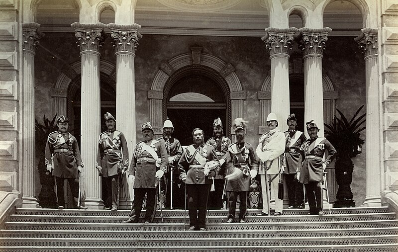 File:Kalakaua and staff outside Iolani Palace.jpg