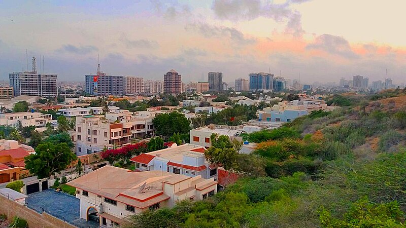 File:Karachi viewed from Hill Park.jpg