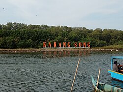 Suasana Pantai Karangsong