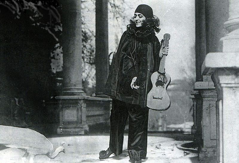 File:Karenne Pierrot 1917.jpg