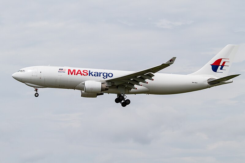 File:Ken H. MAS A330-200F on final for R-W16L(2). (7615923060).jpg