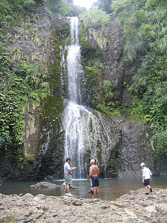 Pool am Fuße der Kitakita Falls Falls