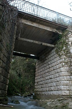 La Lubiane près d'un pont à Vence.jpg